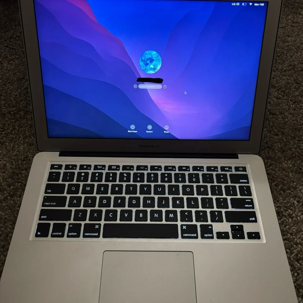 Apple MacBook in Sleek Silver